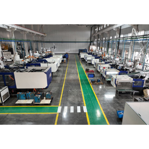 全自動(dòng)化注塑車(chē)間